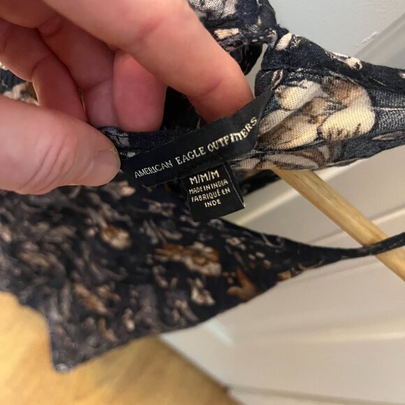 American Eagle High-Necked Sleeveless Flowy Top - Picture 3 of 3